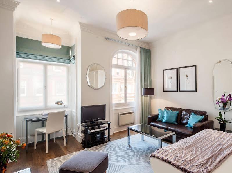 The By Capital * Londra