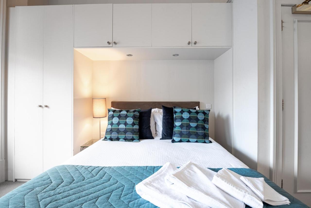 The By Capital * Londra